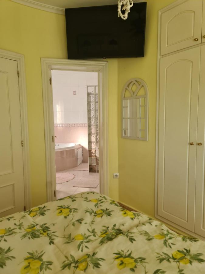 Chateau Angelique Guest House Valencia Exterior photo